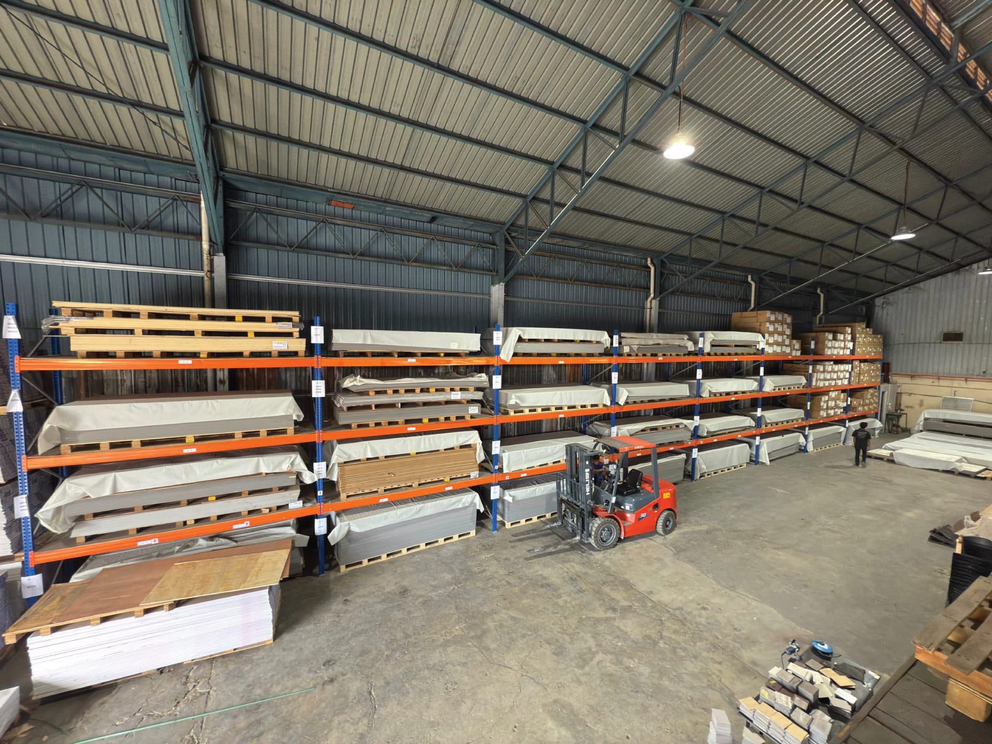 MissReno Collection Centre warehouse showroom, Tuaran Bypass (1)