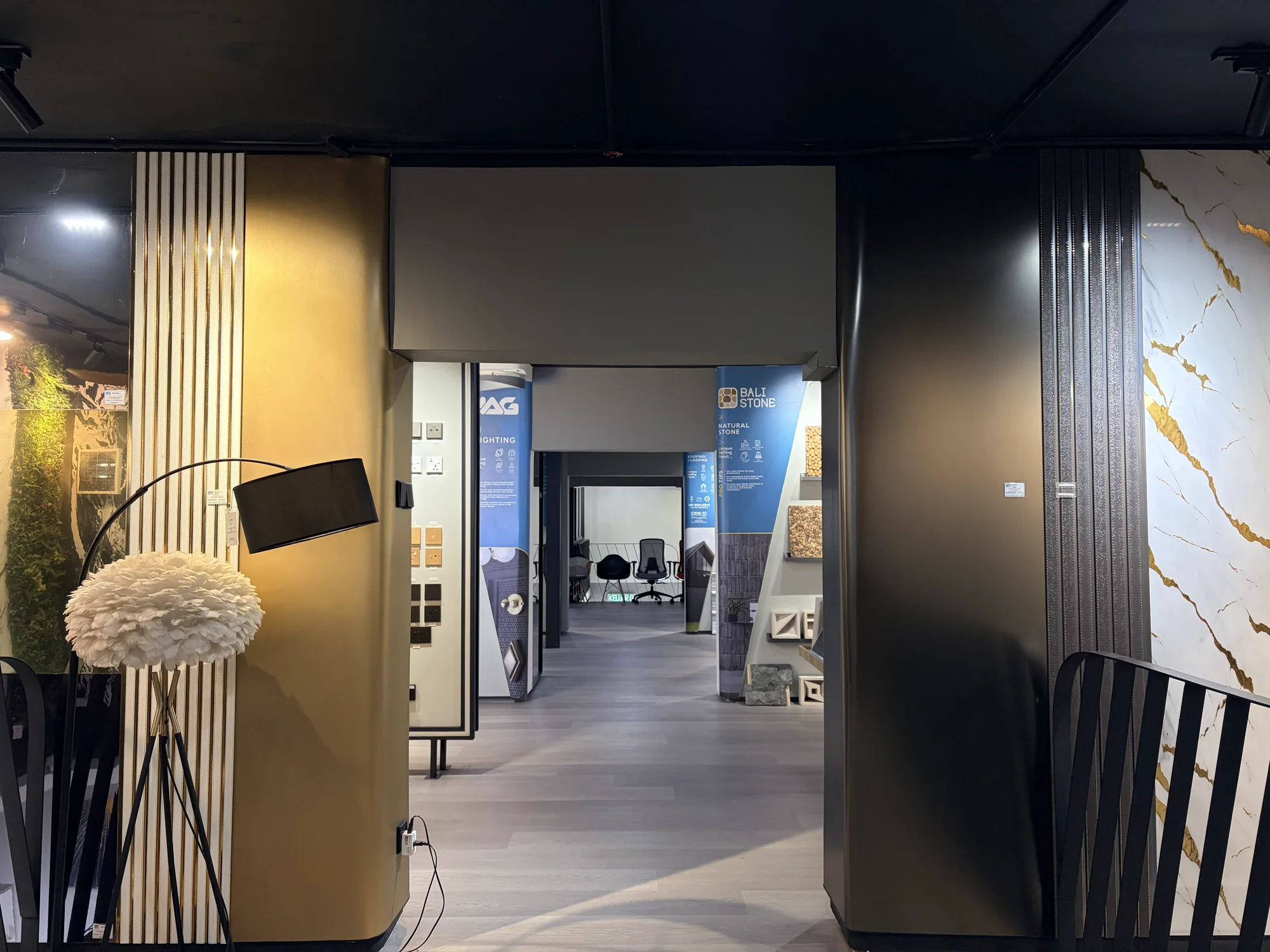 MissReno showroom interior — renovation material displays (9)